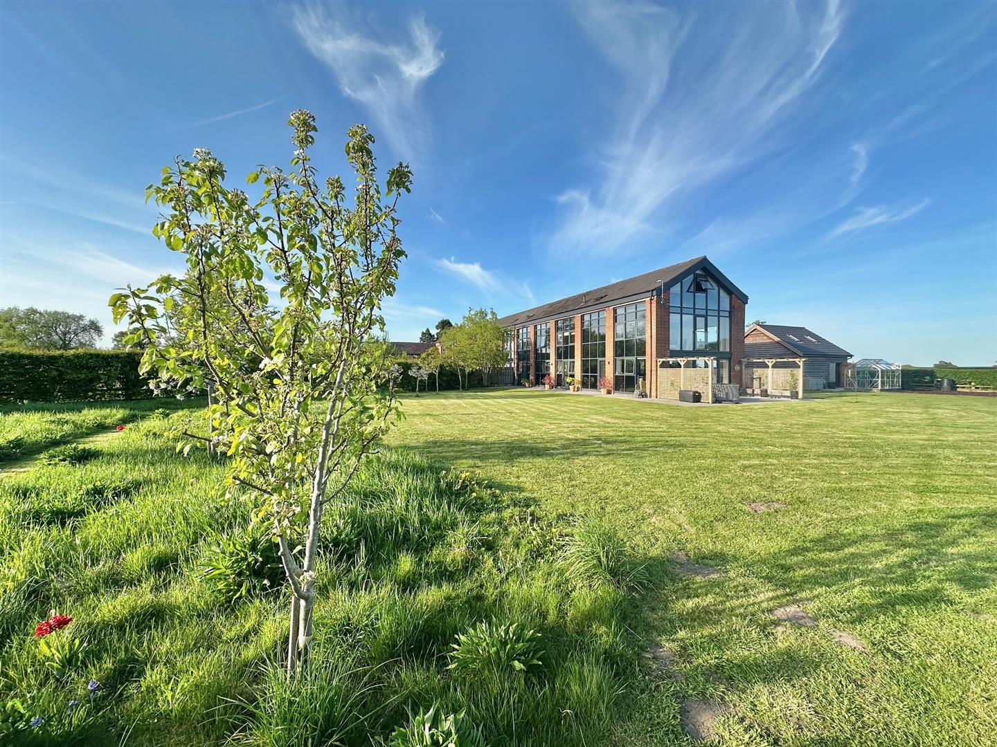 1 Lower Farm Barns Image