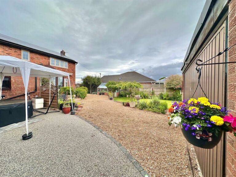 Property Image 100