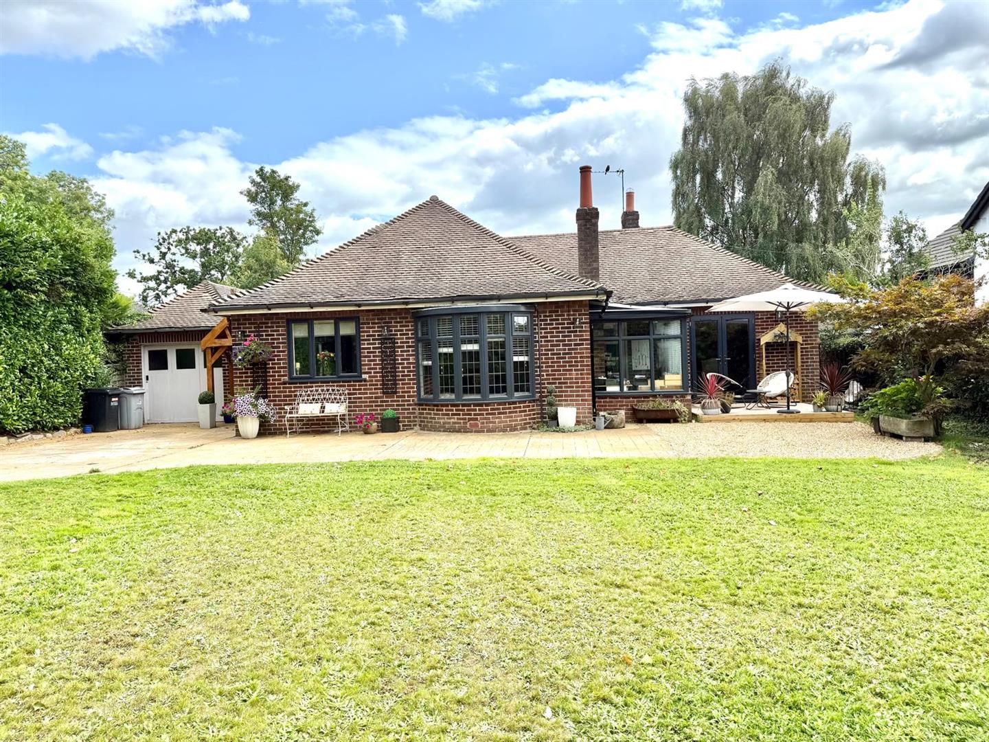 Wychelm Image