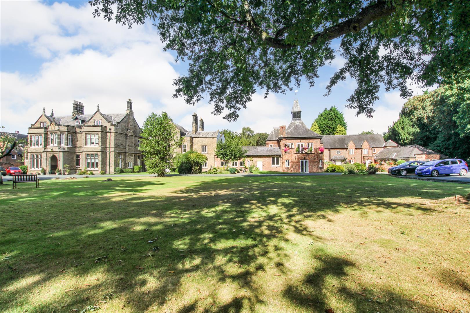 Apartment 10, Barclay Hall Image