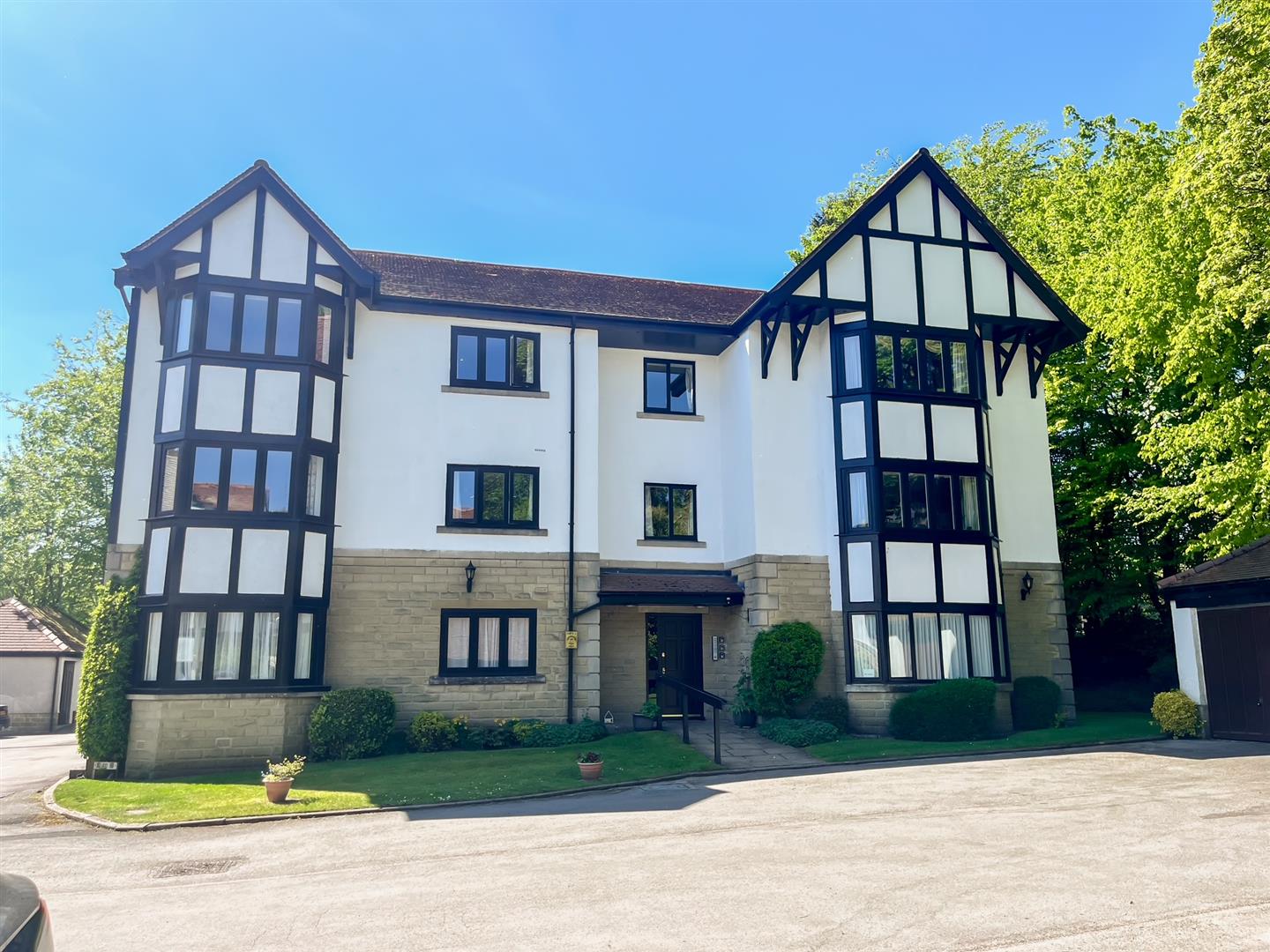 11 Heathfield Gardens Image